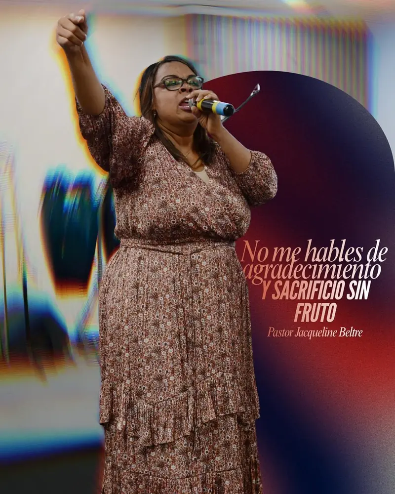 Pastora Jacqueline Beltre ministrando